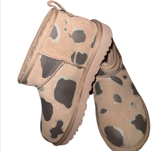 NWT Tan and Gray Boots - Picture 1 of 4